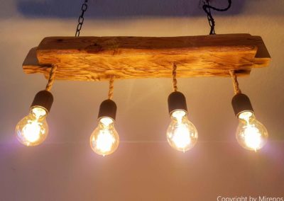 deckenlampe-aus-fachwerkbalken-mit-4-leuchten