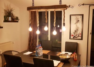 esszimmerlampe-tischlampe-aus-fachwerkbalken mit 5-leuchten