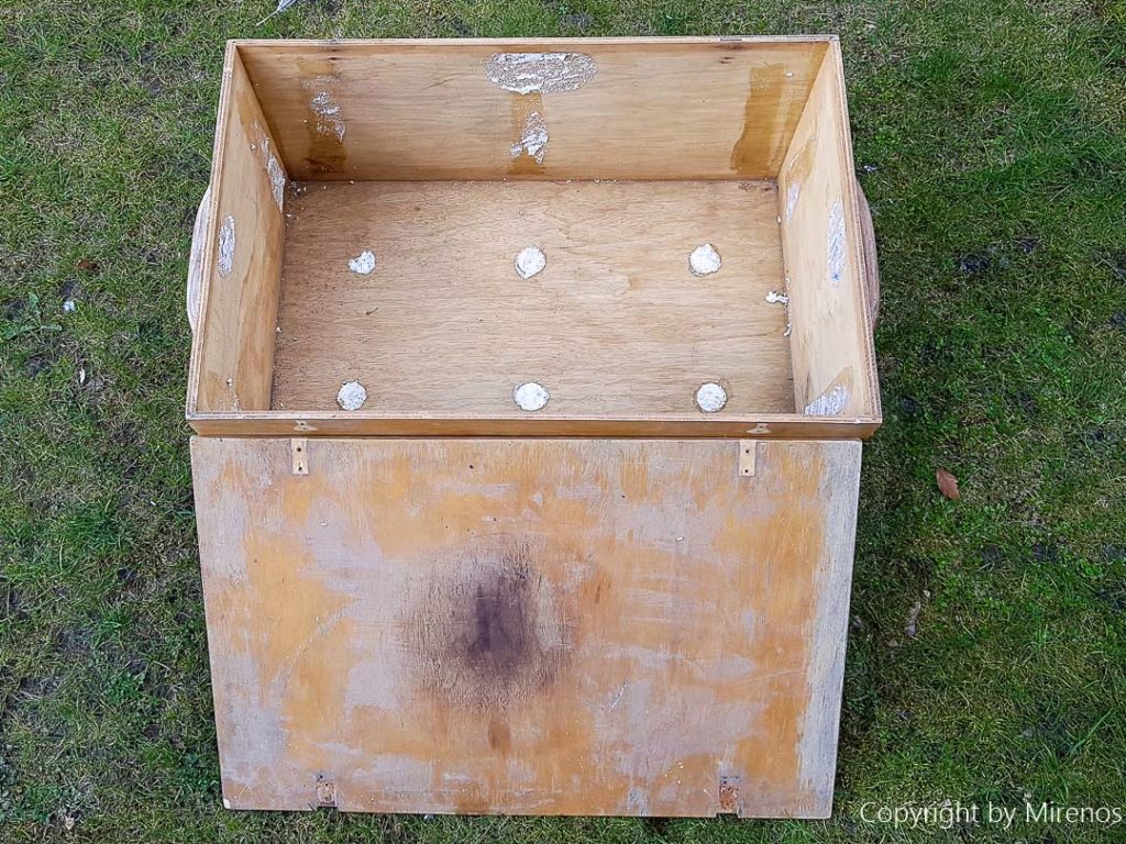 sperrholztruhe-aufbereiten alte-holz-truhe